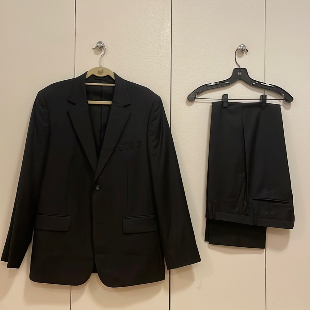 Cour Carre Men full navy suit (jacket and pants) size ~42R jacket ~33 waist pant